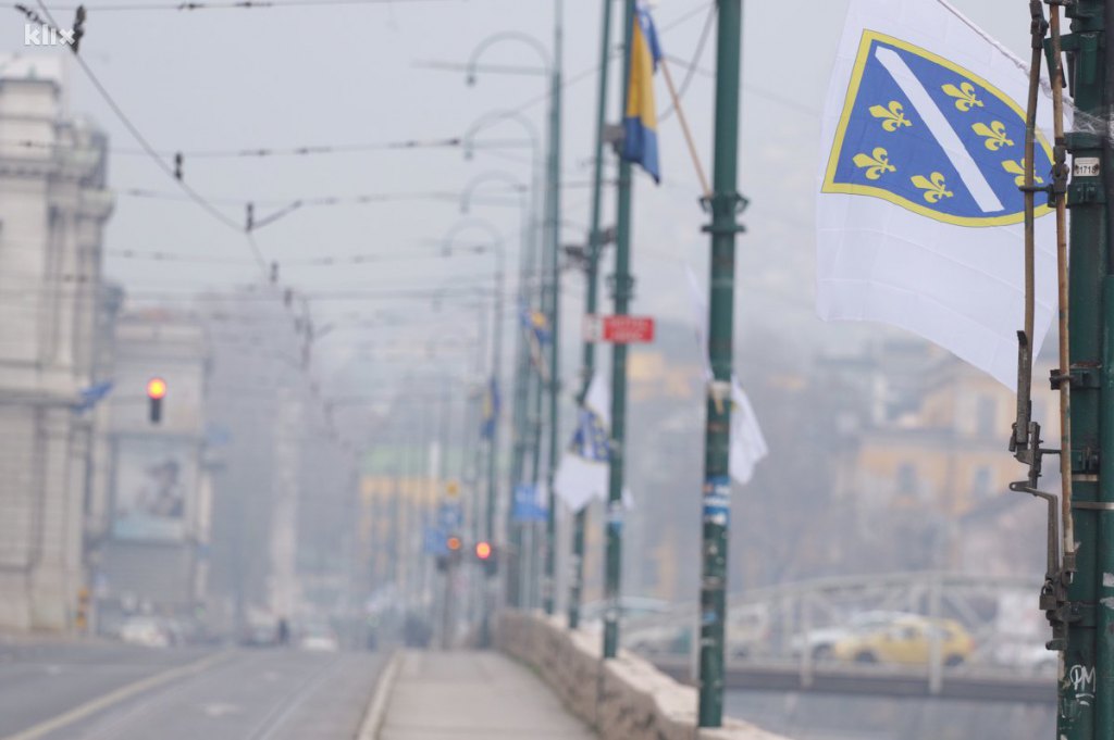 На "Дан државности" Сарајево окићено ратним заставама (Фото: Edin Hadžihasić/Klix.ba)