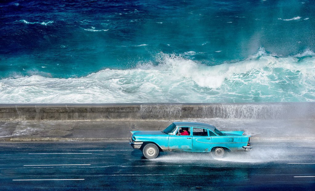 Вожња крај обале у Хавани, Куба (Фото: Alper Uke, National Geographic)