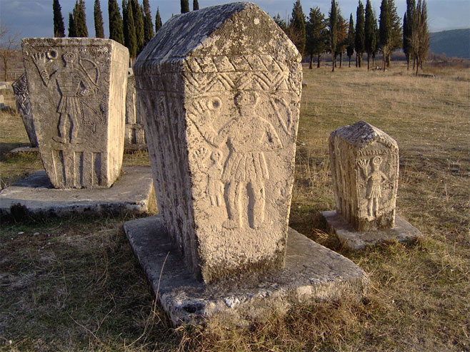 Стећци (фото:sr.wikipedija org.) - 