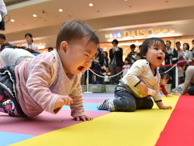 Традиционална "пузијада" беба у Јапану - Фото: AFP