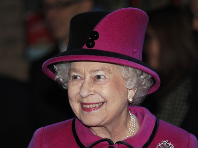Енглеска краљица Елизабета (фото:'DARREN STAPLES) - 