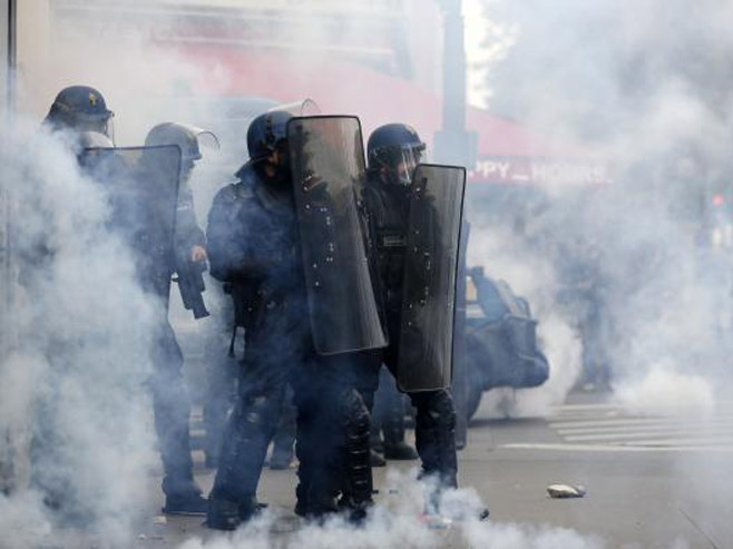 "Молотовљевим коктелима" на полицију у Француској - Фото: Getty Images