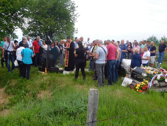Парастос убијеним Србима у селу Чемерно код Илијаша - Фото: СРНА