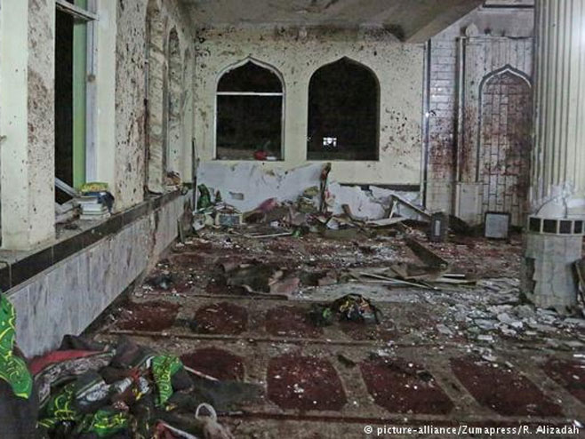 Експлозија бомбе у шиитској џамији у Кабулу (фото: www.dw.com) - 