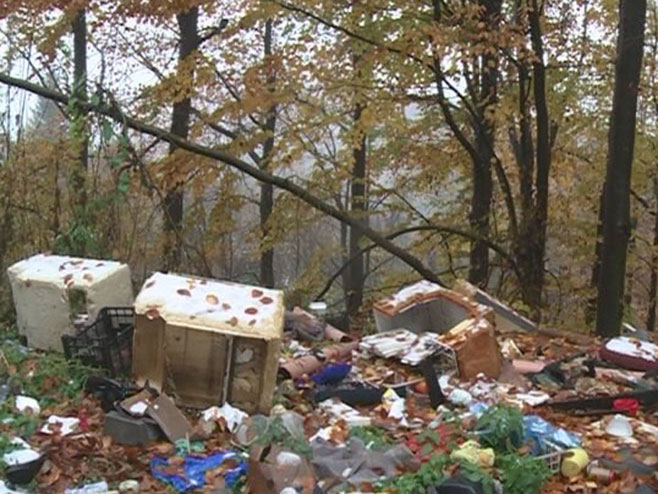 Дивља депонија у Осмацима - Фото: РТРС
