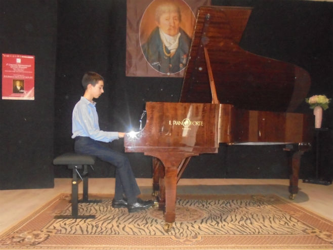 Млади пијаниста Никола Ђоројевић - Фото: СРНА