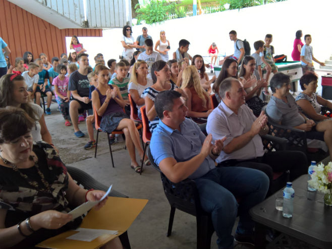Градоначелник Приједора посјетио малишане у Бечићима - Фото: СРНА
