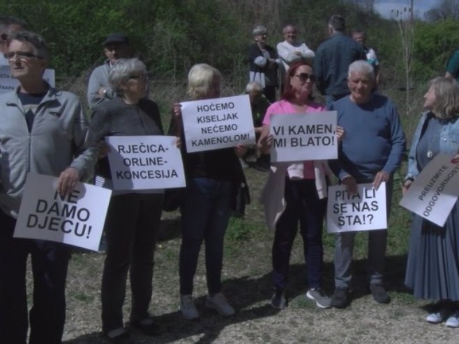 Протест мјешана Доња Пакленица - Фото: РТРС