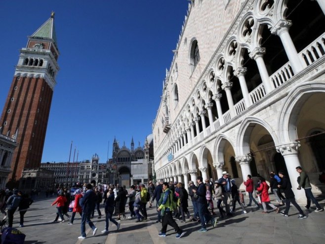 Венеција од данас наплаћује туристима улазак у град