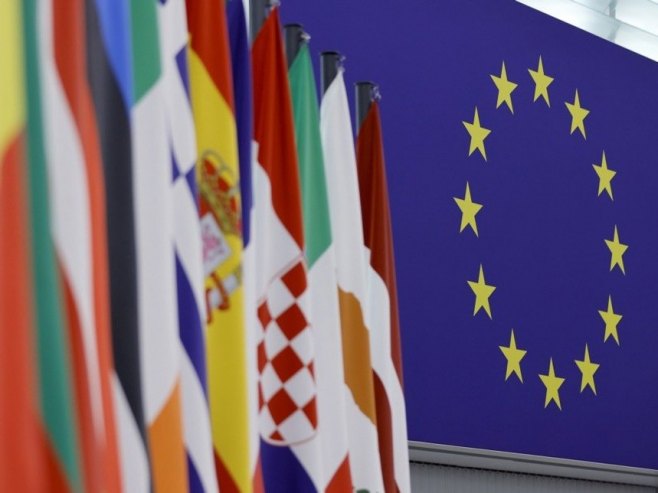 Заставе европских земаља (Фото: EPA/RONALD WITTEK) - 