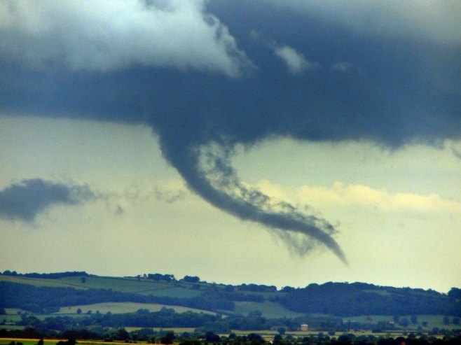 Торнадо (фото: EPA/STEVE HUGHES UK AND IRELAND OUT - илустрација) - 