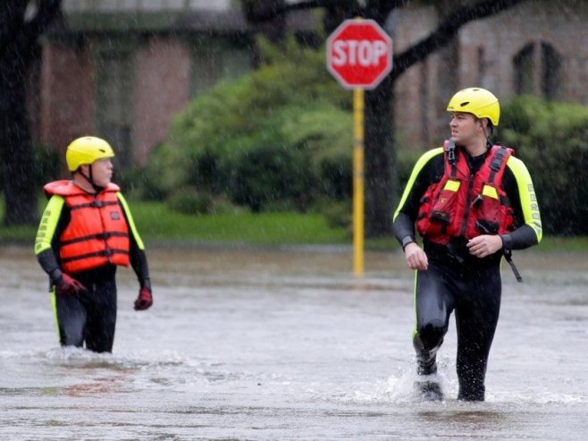 У Хјустону у Тексасу власти позвале на евакуацију због поплава (ВИДЕО)