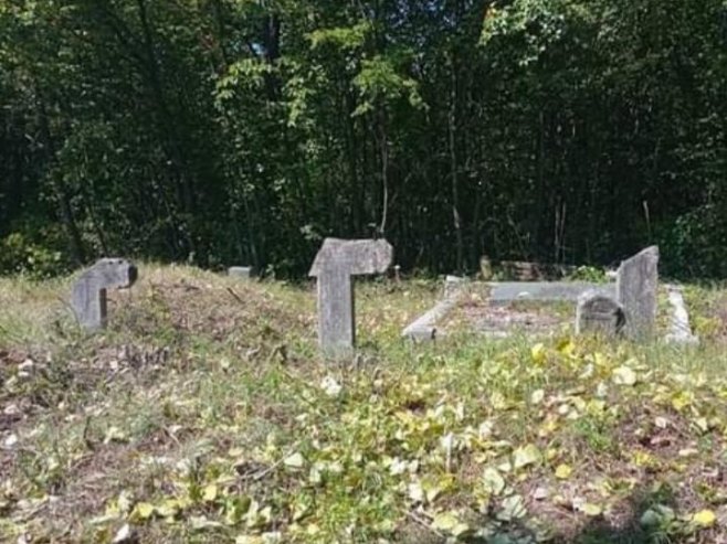 Оскрнављено гробље (Фото: одбор за заштиту права Срба у ФБиХ) - 